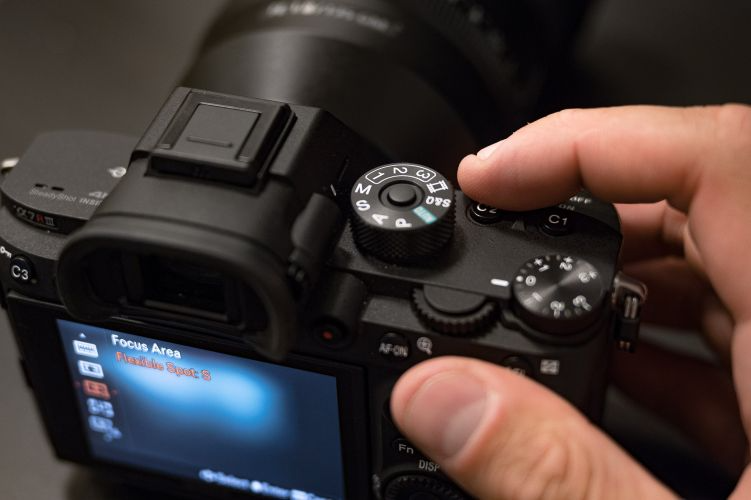 It is an important event that happens in the life of any couple. As a photographer, capturing these beautiful moments is both an honor and a challenge. Among the most highly preferred mirrorless cameras that are being used by professional and enthusiastic photographers are Sony A7III cameras. The image quality as obtained from this camera, along with fast autofocus and versatile performance, adds to making these cameras great in the hands of a wedding photographer.
